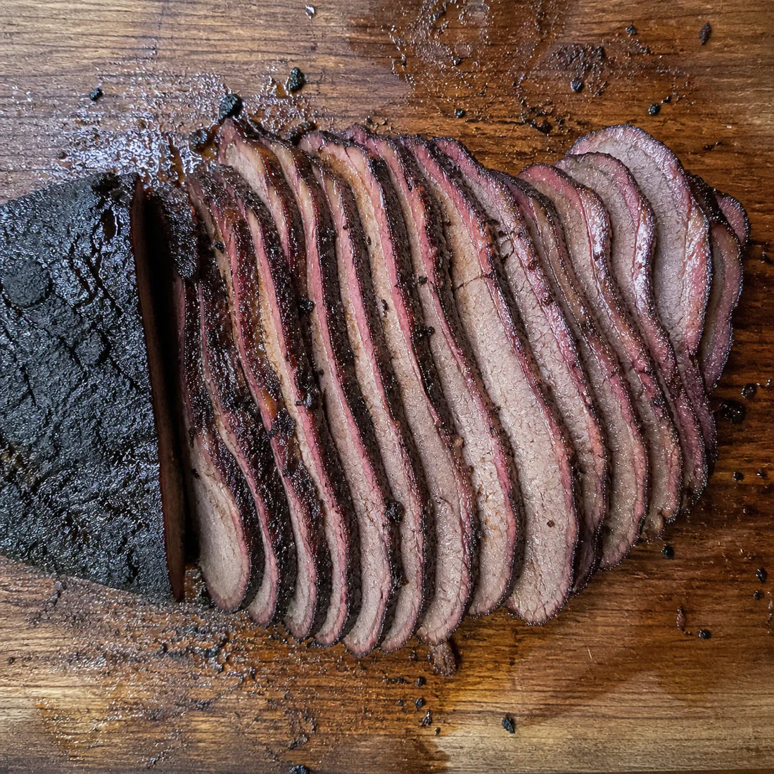Brisket fumé au kamado : 14h de cuisson lente pour une viande ultra fondante